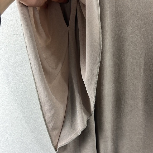 Chicos Travelers Slinky Beige Asymmetrical Tie Waist Dolman Sleeve Top Size M - Picture 7 of 13